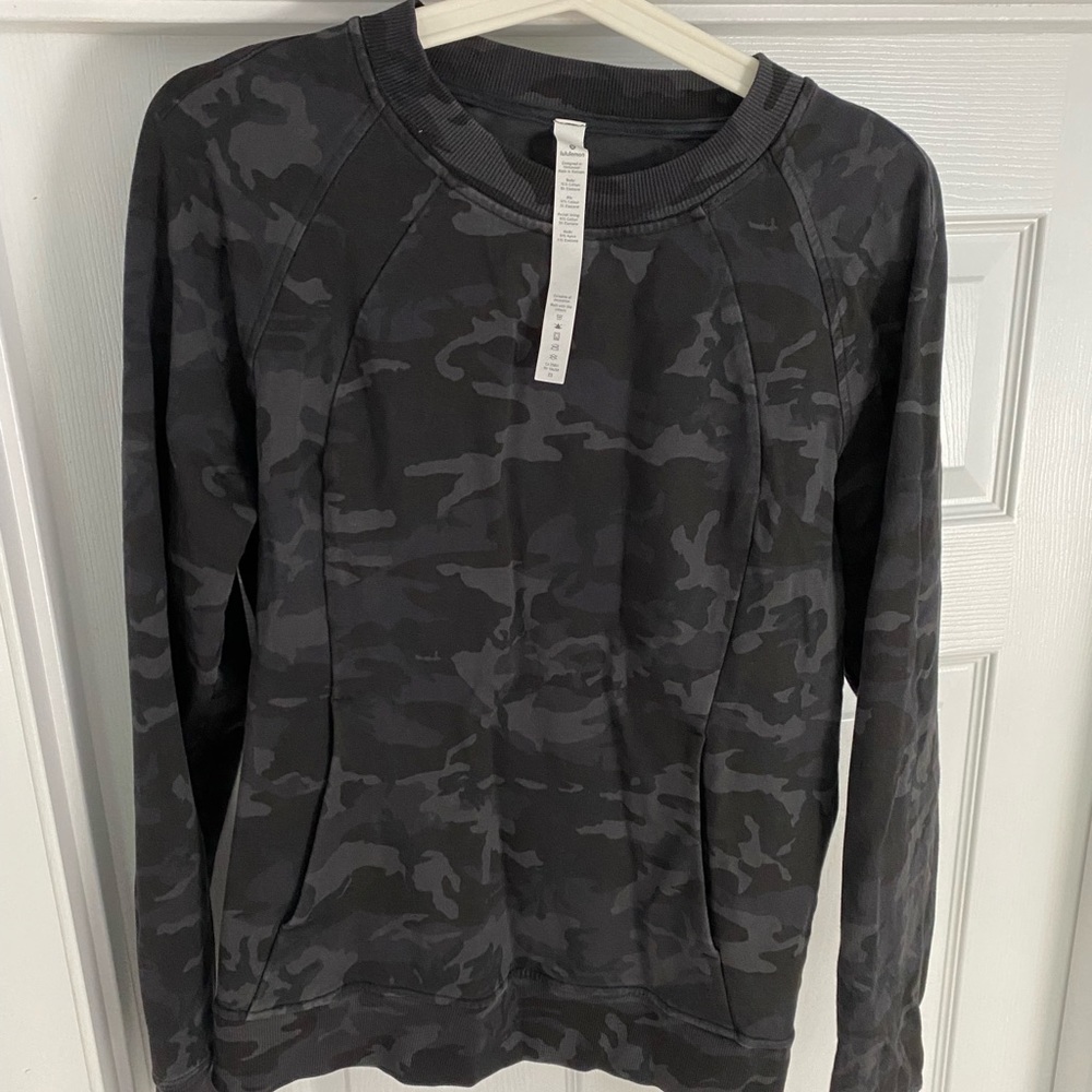 Lululemon camo sweatshirt